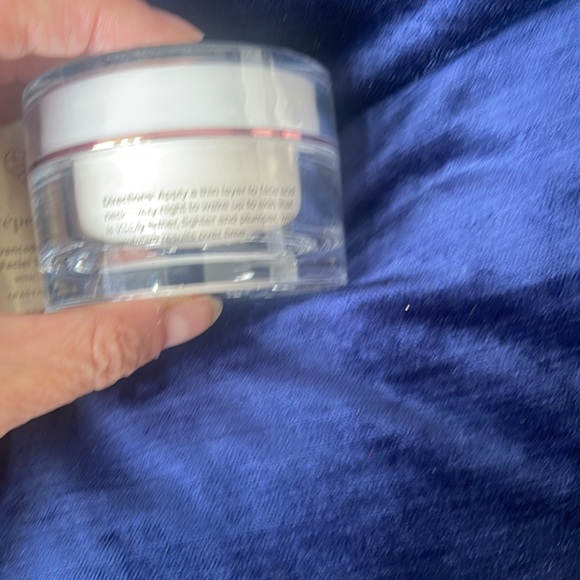 Crepe Erase facial treatment and plump facial treatment - Picture 5 of 5